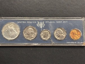 lot 60 image: 1966 Mint Set