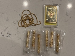 lot 98 image: Gold Flakes in Vials, Plated Bar