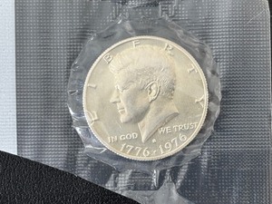 lot 6 image: 1976-S Bicentennial Kennedy Silver Half Dollar