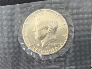 lot 42 image: 1976-S Bicentennial Kennedy Silver Half Dollar