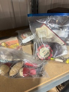 lot 27 image: Fishing Lures & bow hunting Items