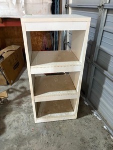 lot 8 image: Book Shelf