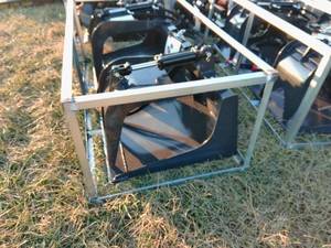 lot 21 image: WOLVERINE GRAPPLE BUCKET