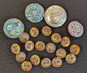 lot 84 image: Set of 21 Czech Glass Buttons Assorted Designs