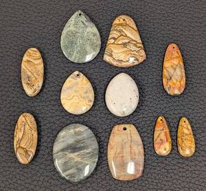 lot 91 image: Set of 11 Assorted Drilled Stone Beads including Jasper Stone Pendants