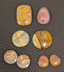 lot 114 image: Assorted Stone Cabochons Collection - Agate, Jasper, Mixed Patterns