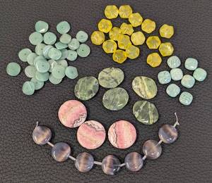lot 156 image: Assorted Drilled Stone Beads - Polished Discs & Rounds