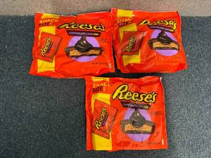 lot 203 image: 3 Bags Of ReeseS Chocolate Lava Cups