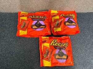 lot 204 image: 3 Bags Of ReeseS Chocolate Lava Cups