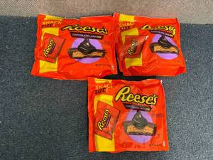 lot 205 image: 3 Bags Of ReeseS Chocolate Lava Cups