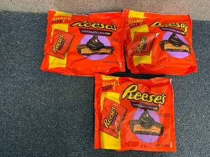 lot 206 image: 3 Bags Of ReeseS Chocolate Lava Cups