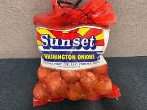 lot 240 image: 25lb bag of Washington Onions