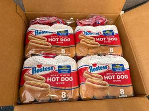 lot 139 image: 4 X 8Ct Bags Of Hostess Hot Dog Buns