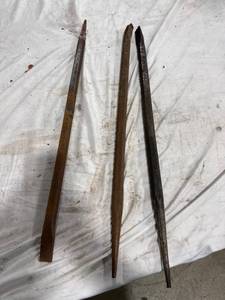 lot 1306 image: Set of 3 Metal Pry Bars