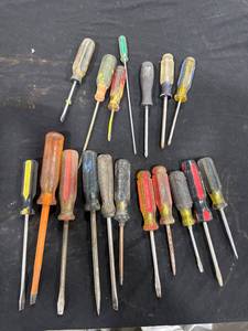 lot 1334 image: Lot of 20 Assorted Screwdrivers