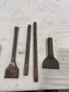 lot 1362 image: Assorted Metal Chisels Set