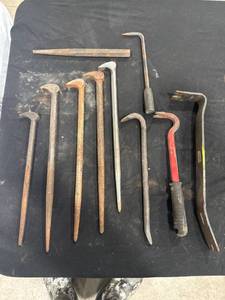 lot 1369 image: Assorted Pry Bars & Chisels