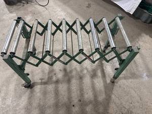 lot 1379 image: Expandable Roller Conveyor