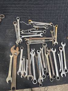 lot 1382 image: Assorted Metal Wrenches Lot