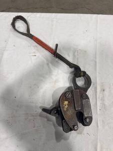 lot 1386 image: Renfroe Vertical Lift Clamp