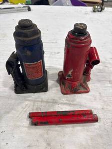 lot 1397 image: Two Hydraulic Bottle Jacks