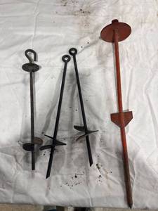 lot 1399 image: Assorted Metal Ground Anchors