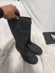 lot 1432 image: Black Rubber Work Boots