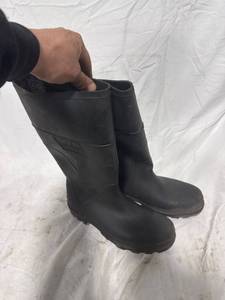 lot 1433 image: Black Rubber Rain Boots