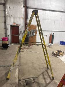lot 1444 image: Bauer Type IA Fiberglass Stepladder