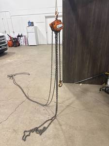 lot 1476 image: Ingersoll-Rand 1-Ton Chain Hoist