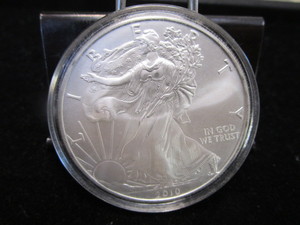 lot 13 image: 2010 American Eagle $1