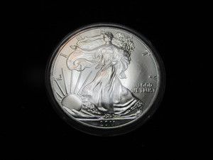 lot 15 image: 2011 American Eagle $1