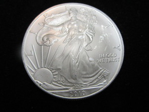 lot 2 image: 2010 American Eagle $1