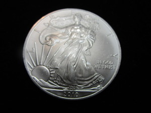 lot 3 image: 2010 American Eagle $1