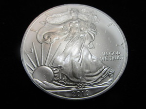 lot 5 image: 2011 American Eagle $1