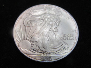lot 20 image: 2010 American Eagle $1