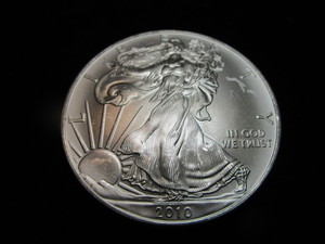 lot 21 image: 2010 American Eagle $1