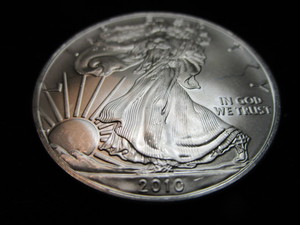 lot 26 image: 2010 American Eagle $1