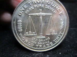 lot 40 image: 1986 World Trade Unit