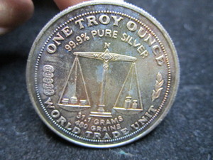 lot 43 image: 1986 World Trade Unit