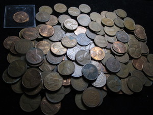 lot 75 image: Unsorted Wheat & Lincoln Pennies