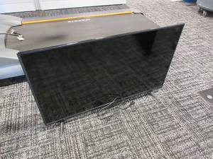 lot 710 image: VIZIO 40 4K SMART TV