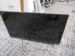 lot 711 image: VIZIO 40  4K SMART TV