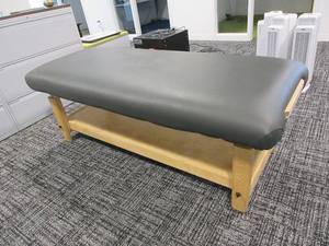 lot 721 image: COMMERCIAL MASSAGE TABLE