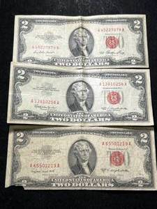 lot 67 image: 3 US RED SEAL $2 BILLS