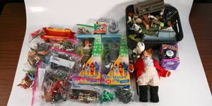 lot 10 image: Toy Lot - Vintage