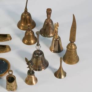 lot 25 image: Vintage Brass Household Lot