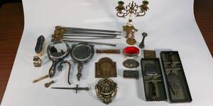 lot 24 image: Vintage Household Metal Items