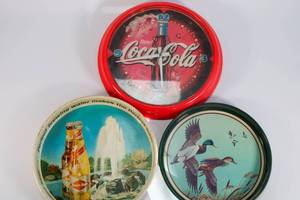 lot 44 image: Coca-Cola Clock and Miscellaneous Trays