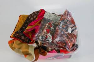 lot 47 image: Vintage Garment Lot